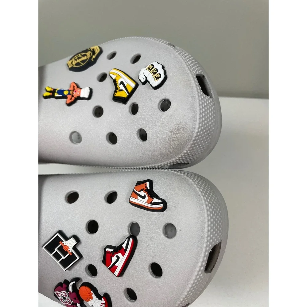 Crocs Classic Clog Men's Size 13 Light Gray Basketball Charms Jibbitz